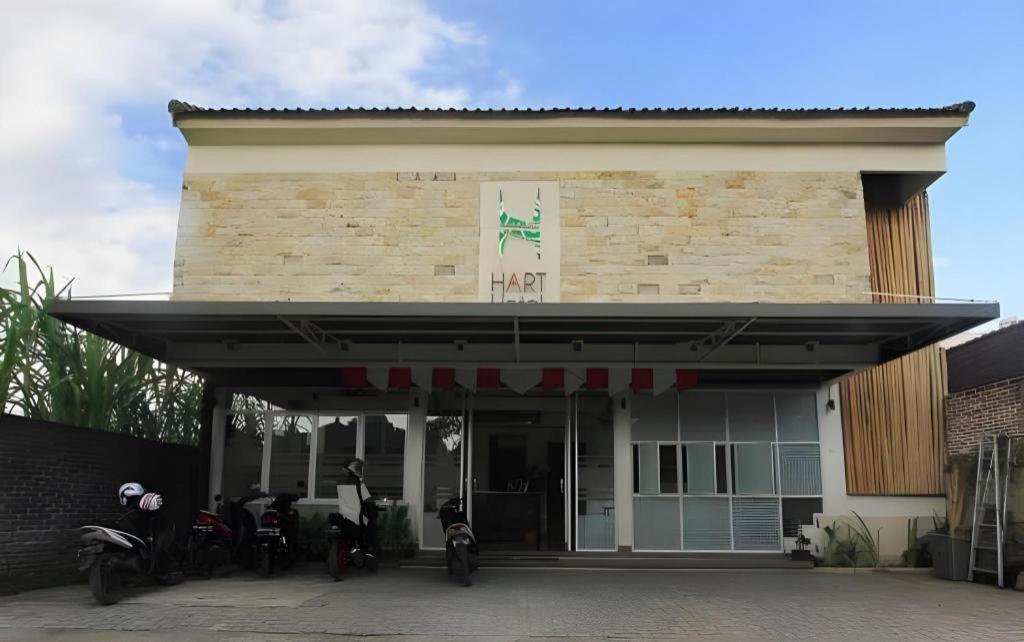 阿朱那哈特酒店 马塔兰 外观 照片