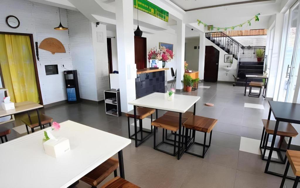 阿朱那哈特酒店 马塔兰 外观 照片
