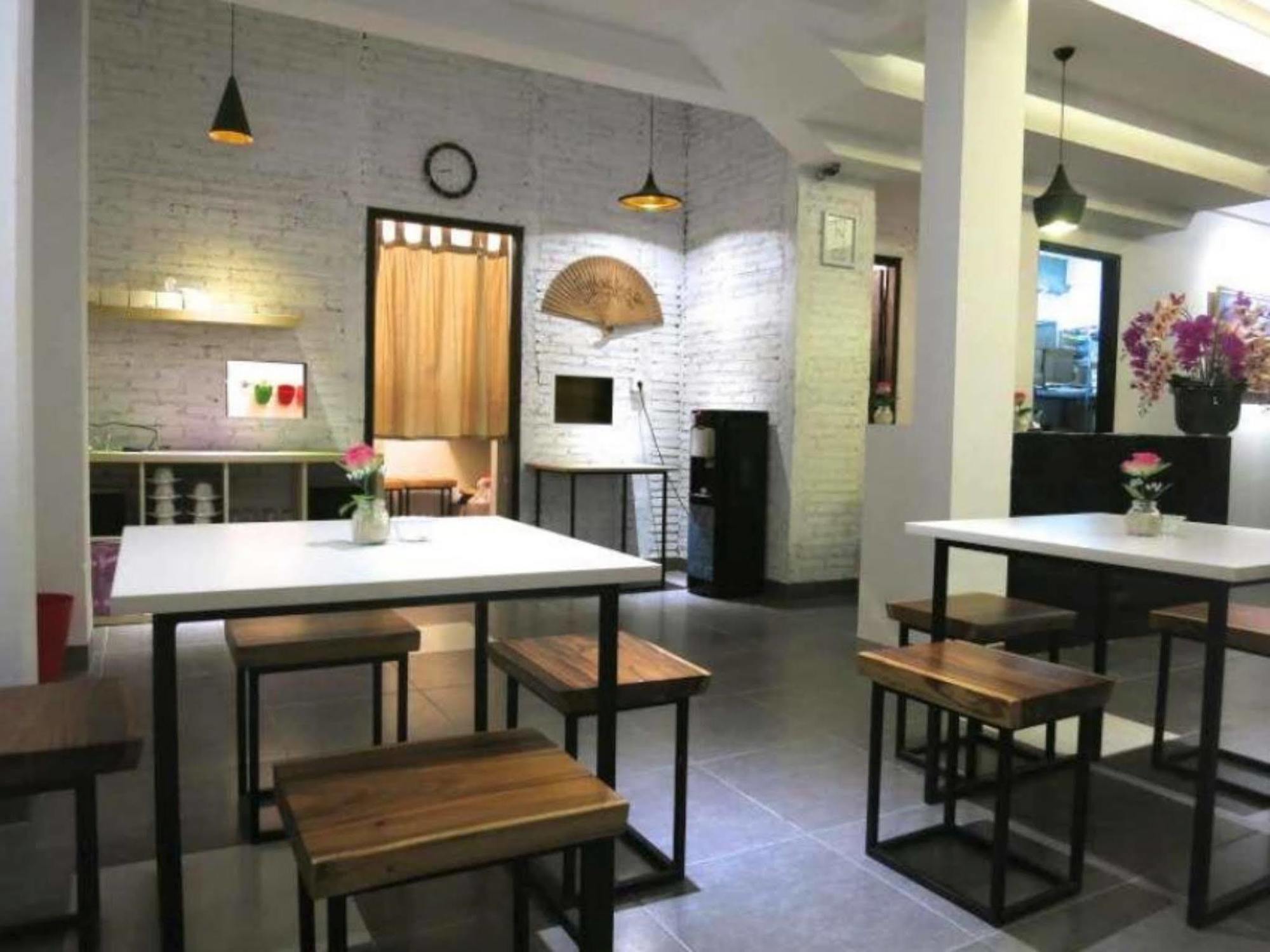 阿朱那哈特酒店 马塔兰 外观 照片